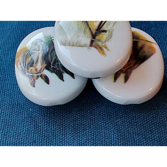 Set of 4 vintage porcelain or ceramic button covers with horses - Picture 6 of 6